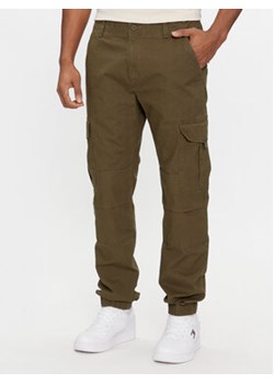 Tommy Jeans Joggery Ethan DM0DM18342 Zielony Regular Fit ze sklepu MODIVO w kategorii Spodnie męskie - zdjęcie 169423548