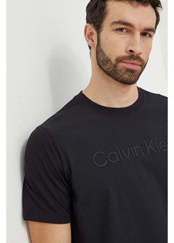 Calvin Klein Performance t-shirt treningowy kolor czarny z aplikacją ze sklepu ANSWEAR.com w kategorii T-shirty męskie - zdjęcie 169426966