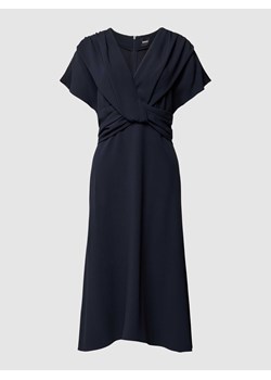 Sukienka midi z dekoltem w serek model ‘Debasa’ ze sklepu Peek&Cloppenburg  w kategorii Sukienki - zdjęcie 169443515