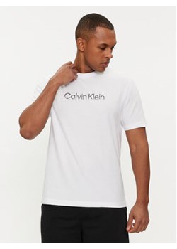 Calvin Klein T-Shirt Degrade Logo K10K112501 Biały Regular Fit ze sklepu MODIVO w kategorii T-shirty męskie - zdjęcie 169450297