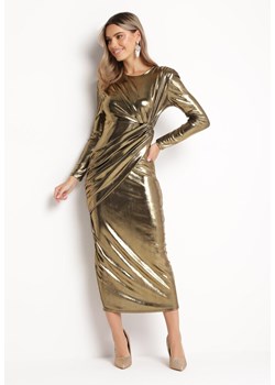Złota Metaliczna Sukienka Maxi z Ozdobnymi Marszczeniami Virelia ze sklepu Born2be Odzież w kategorii Sukienki - zdjęcie 169451615