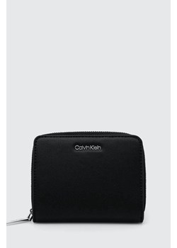 Calvin Klein portfel damski kolor czarny ze sklepu ANSWEAR.com w kategorii Portfele damskie - zdjęcie 169454616