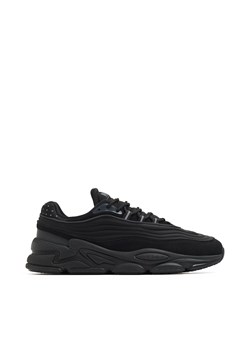 Cropp - Czarne niskie sneakersy - czarny ze sklepu Cropp w kategorii Buty sportowe męskie - zdjęcie 169457609