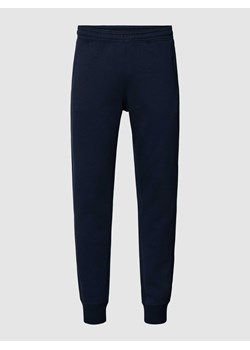 Spodnie dresowe o kroju regular fit z elastycznym pasem ze sklepu Peek&Cloppenburg  w kategorii Spodnie męskie - zdjęcie 169458647