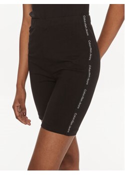 Calvin Klein Jeans Szorty sportowe Logo J20J223137 Czarny Slim Fit ze sklepu MODIVO w kategorii Szorty - zdjęcie 169501149