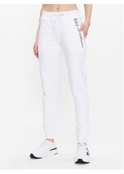 EA7 Emporio Armani Spodnie dresowe 3RTP65 TJCQZ 0102 Biały Regular Fit ze sklepu MODIVO w kategorii Spodnie damskie - zdjęcie 169501177