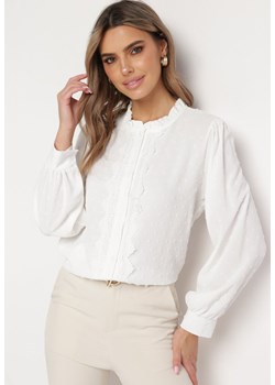 Biała Wiskozowa Koszula z Koronką i Falbanką przy Szyi Wikinesa ze sklepu Born2be Odzież w kategorii Koszule damskie - zdjęcie 169509185