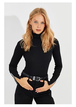 So You Koszulka w kolorze czarnym ze sklepu Limango Polska w kategorii Bluzki damskie - zdjęcie 169513908