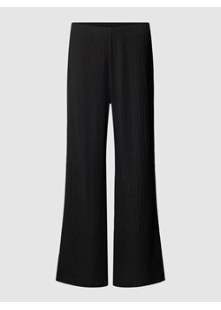 Spodnie materiałowe o rozkloszowanym kroju z fakturowanym wzorem ze sklepu Peek&Cloppenburg  w kategorii Spodnie damskie - zdjęcie 169520479