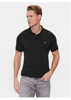 Calvin Klein Jeans Polo Embro Badge J30J325269 Czarny Slim Fit ze sklepu MODIVO w kategorii T-shirty męskie - zdjęcie 169527228