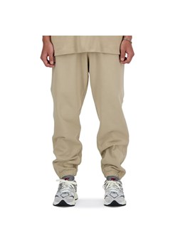 Spodnie New Balance MP41508SOT - beżowe ze sklepu streetstyle24.pl w kategorii Spodnie męskie - zdjęcie 169527555