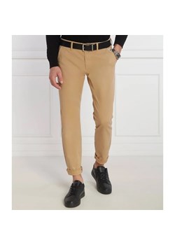 Tommy Jeans Spodnie chino AUSTIN | Slim Fit ze sklepu Gomez Fashion Store w kategorii Spodnie męskie - zdjęcie 169528367