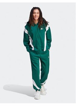 adidas Dres Sportswear Fleece IJ6068 Zielony Regular Fit ze sklepu MODIVO w kategorii Dresy męskie - zdjęcie 169529466