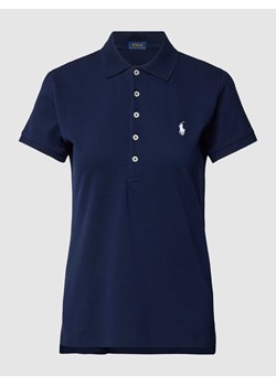 Koszulka polo o kroju slim fit z wyhaftowanym logo model ‘JULIE’ ze sklepu Peek&Cloppenburg  w kategorii Bluzki damskie - zdjęcie 169534139