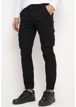 Czarne Spodnie Joggery z Szerokimi Kieszeniami Cargo z Elastycznej Bawełny Alarnnia ze sklepu Born2be Odzież w kategorii Spodnie męskie - zdjęcie 169539488
