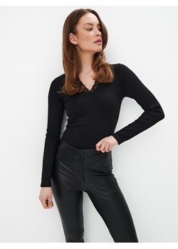 Mohito - Czarna bluzka z koronką - czarny ze sklepu Mohito w kategorii Bluzki damskie - zdjęcie 169541656