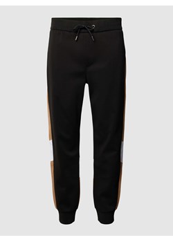 Spodnie dresowe z wyhaftowanym logo model ‘Larsen’ ze sklepu Peek&Cloppenburg  w kategorii Spodnie męskie - zdjęcie 169557625