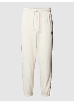 Spodnie dresowe z wyhaftowanym logo ze sklepu Peek&Cloppenburg  w kategorii Spodnie męskie - zdjęcie 169557688