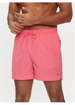 Tommy Hilfiger Szorty kąpielowe UM0UM03280 Różowy Regular Fit ze sklepu MODIVO w kategorii Kąpielówki - zdjęcie 169570728