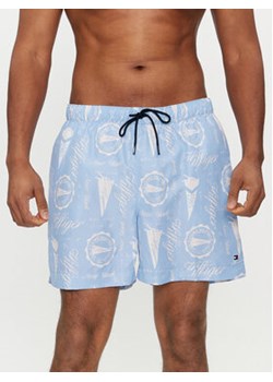 Tommy Hilfiger Szorty kąpielowe UM0UM02827 Niebieski Regular Fit ze sklepu MODIVO w kategorii Kąpielówki - zdjęcie 169570755
