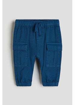 H & M - Joggersy z bawełnianego diagonalu - Niebieski ze sklepu H&M w kategorii Spodnie i półśpiochy - zdjęcie 169592207