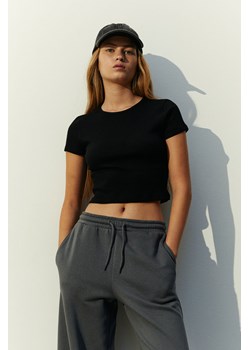H & M - Krótki top w prążki - Czarny ze sklepu H&M w kategorii Bluzki damskie - zdjęcie 169594847