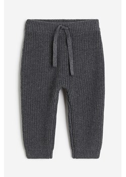 H & M - Spodnie z bawełnianej dzianiny w prążki - Szary ze sklepu H&M w kategorii Spodnie i półśpiochy - zdjęcie 169595765