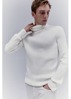 H & M - Sweter z golfem Muscle Fit - Biały ze sklepu H&M w kategorii Swetry męskie - zdjęcie 169597667