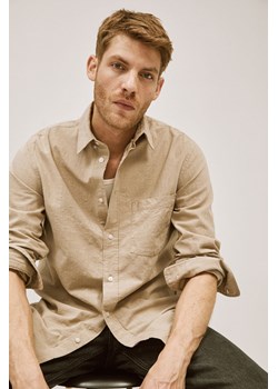H & M - Koszula o strukturalnej powierzchni Regular Fit - Beżowy ze sklepu H&M w kategorii Koszule męskie - zdjęcie 169598406
