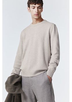 H & M - Sweter w drobny splot Regular Fit - Brązowy ze sklepu H&M w kategorii Swetry męskie - zdjęcie 169599849
