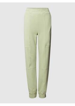 Spodnie dresowe z detalem z logo model ‘SELMA’ ze sklepu Peek&Cloppenburg  w kategorii Spodnie damskie - zdjęcie 169608608