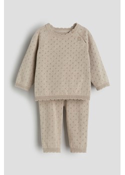 H & M - Komplet 2-częściowy z ażurowej dzianiny - Brązowy ze sklepu H&M w kategorii Komplety niemowlęce - zdjęcie 169618188