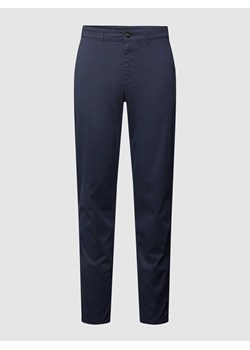 Chinosy o kroju slim fit z lamowanymi kieszeniami ze sklepu Peek&Cloppenburg  w kategorii Spodnie męskie - zdjęcie 169620526