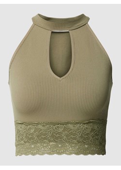 Top krótki z obszyciem z koronki model ‘LILA’ ze sklepu Peek&Cloppenburg  w kategorii Bluzki damskie - zdjęcie 169620827
