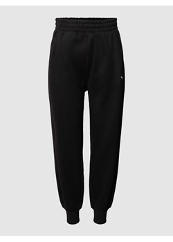 Spodnie dresowe w jednolitym kolorze z elastycznym pasem ze sklepu Peek&Cloppenburg  w kategorii Spodnie damskie - zdjęcie 169631598