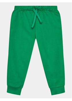 United Colors Of Benetton Spodnie dresowe 3BC1GF01P Zielony Regular Fit ze sklepu MODIVO w kategorii Spodnie chłopięce - zdjęcie 169635197