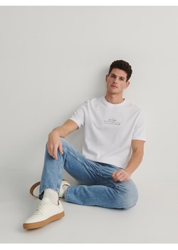Reserved - T-shirt regular fit z nadrukiem - biały ze sklepu Reserved w kategorii T-shirty męskie - zdjęcie 169640399