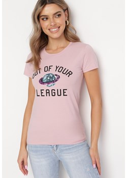 Różowy Bawełniany T-shirt z Ozdobnym Cekinowym Nadrukiem i Napisami Olumi ze sklepu Born2be Odzież w kategorii Bluzki damskie - zdjęcie 169646007