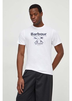 Barbour t-shirt bawełniany męski kolor biały z nadrukiem ze sklepu ANSWEAR.com w kategorii T-shirty męskie - zdjęcie 169650666