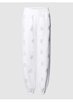 Spodnie dresowe z nadrukiem z logo z ozdobnych kamieni na całej powierzchni ze sklepu Peek&Cloppenburg  w kategorii Spodnie damskie - zdjęcie 169652255