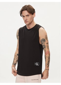 Calvin Klein Jeans Tank top Monologo Badge J30J325529 Czarny Regular Fit ze sklepu MODIVO w kategorii T-shirty męskie - zdjęcie 169657977