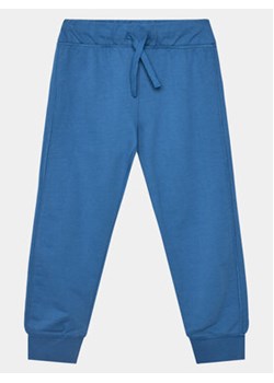 United Colors Of Benetton Spodnie dresowe 3BC1CF04P Niebieski Regular Fit ze sklepu MODIVO w kategorii Spodnie chłopięce - zdjęcie 169658019