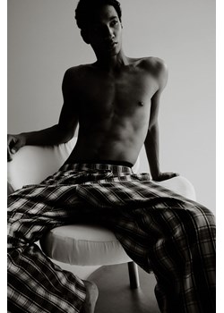 H & M - Spodnie piżamowe Relaxed Fit - Beżowy ze sklepu H&M w kategorii Piżamy męskie - zdjęcie 169675336