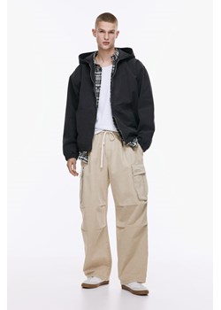H & M - Spodnie cargo Loose Fit - Beżowy ze sklepu H&M w kategorii Spodnie męskie - zdjęcie 169676586