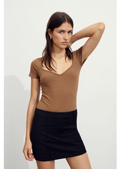 H & M - Prążkowane body thong - Beżowy ze sklepu H&M w kategorii Bluzki damskie - zdjęcie 169676778