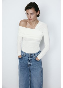 H & M - Top z asymetrycznym dekoltem - Biały ze sklepu H&M w kategorii Bluzki damskie - zdjęcie 169676915