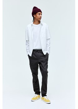 H & M - Spodnie cargo Skinny Fit - Szary ze sklepu H&M w kategorii Spodnie męskie - zdjęcie 169679195