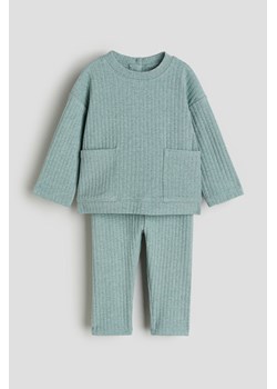 H & M - Dżersejowy komplet w prążki 2-częściowy - Zielony ze sklepu H&M w kategorii Komplety niemowlęce - zdjęcie 169679697