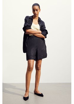H & M - Szorty z domieszką jedwabiu - Czarny ze sklepu H&M w kategorii Spodnie damskie - zdjęcie 169680266