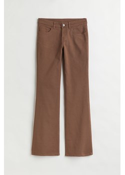 H & M - Rozszerzane spodnie z diagonalu Low Waist - Beżowy ze sklepu H&M w kategorii Spodnie damskie - zdjęcie 169681096